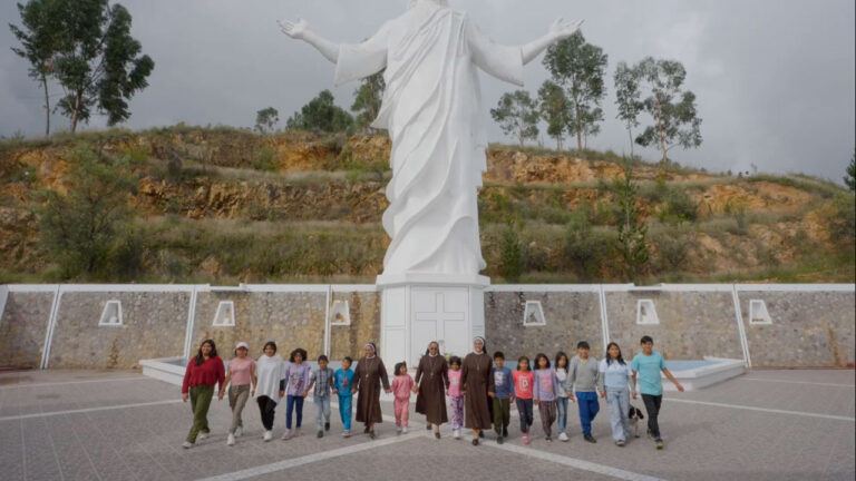 Teresa, luz que ilumina desde la Cruz